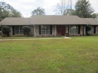1114 Highland Dr, Picayune, MS 39466