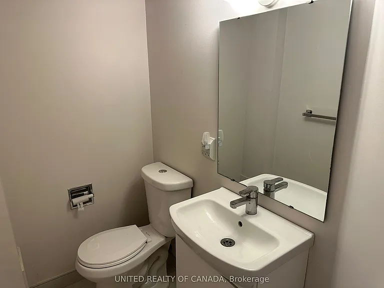 102 Baywood Ct — Photo 32
