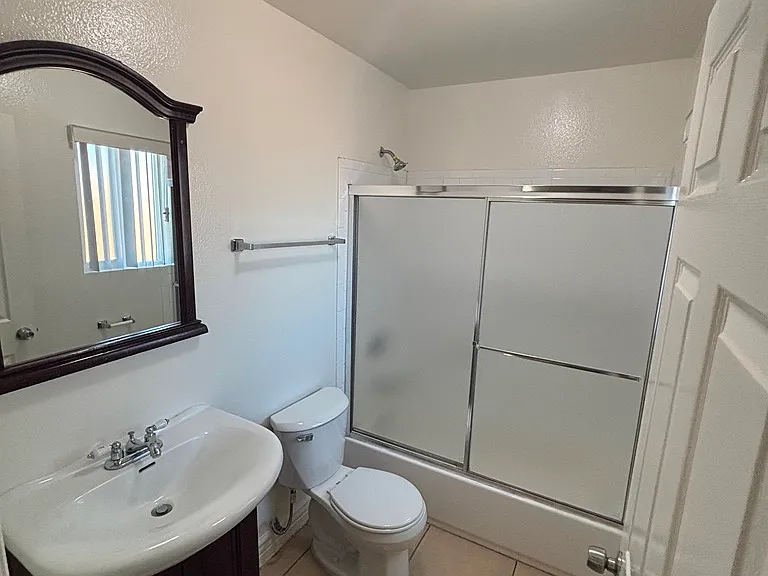 906 E 52nd Pl — Photo 14
