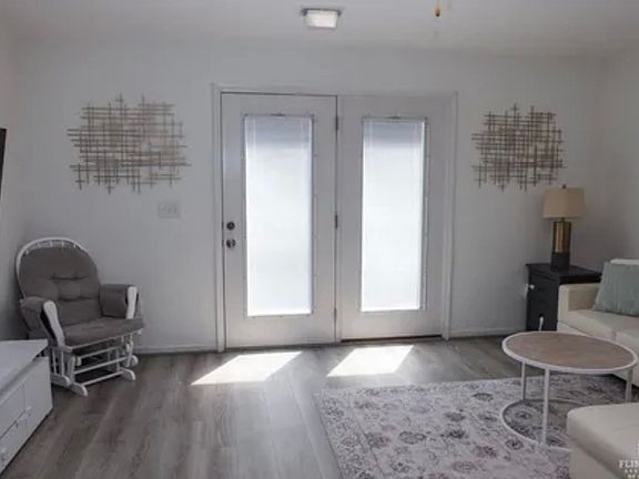 5th image of 611 Grainfield St