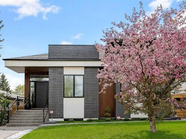 1027 N 39th Ave NW, Calgary, AB T2K 0E2