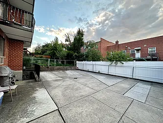 Rented by LRGNY Group, Inc.