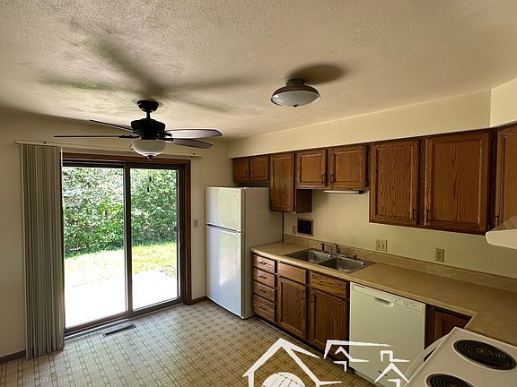 4th image of 1008 Oxford Dr