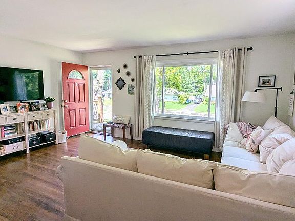 3rd image of 304 Zandale Dr