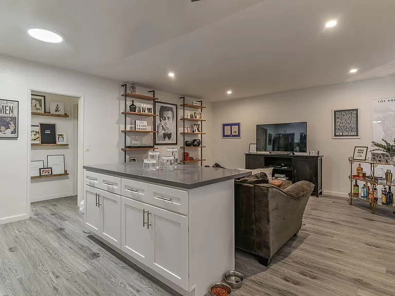 4764 Forman Ave. — Photo 19