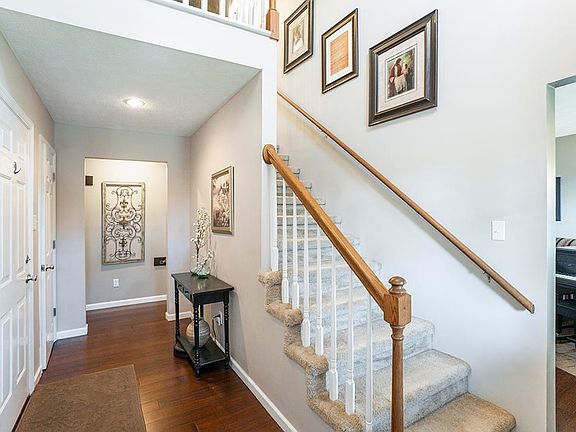 5th image of 106 Daisey Dr