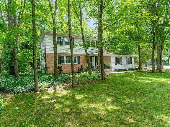 2nd image of 1211 Kingsbury Ct