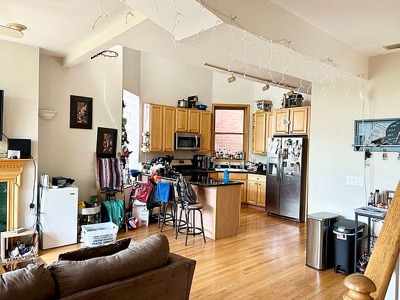 2nd image of 3311 N Seminary Ave APT 3F