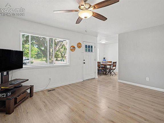 4th image of 2780 Carmel Cir