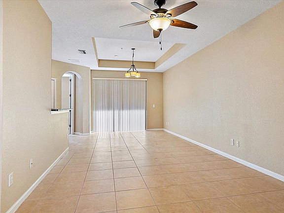 5th image of 155 Calle El Jardin St #202