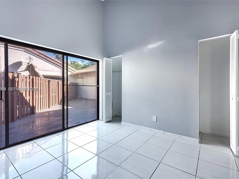 601 Leslie Dr — Photo 12