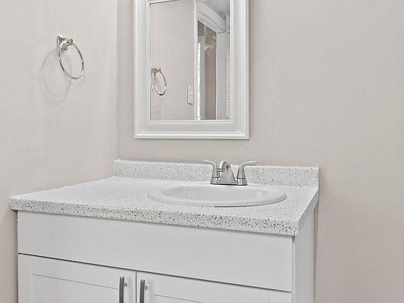 5th image of 403-409 S 6th St #2B-2Ba-1021Sqft