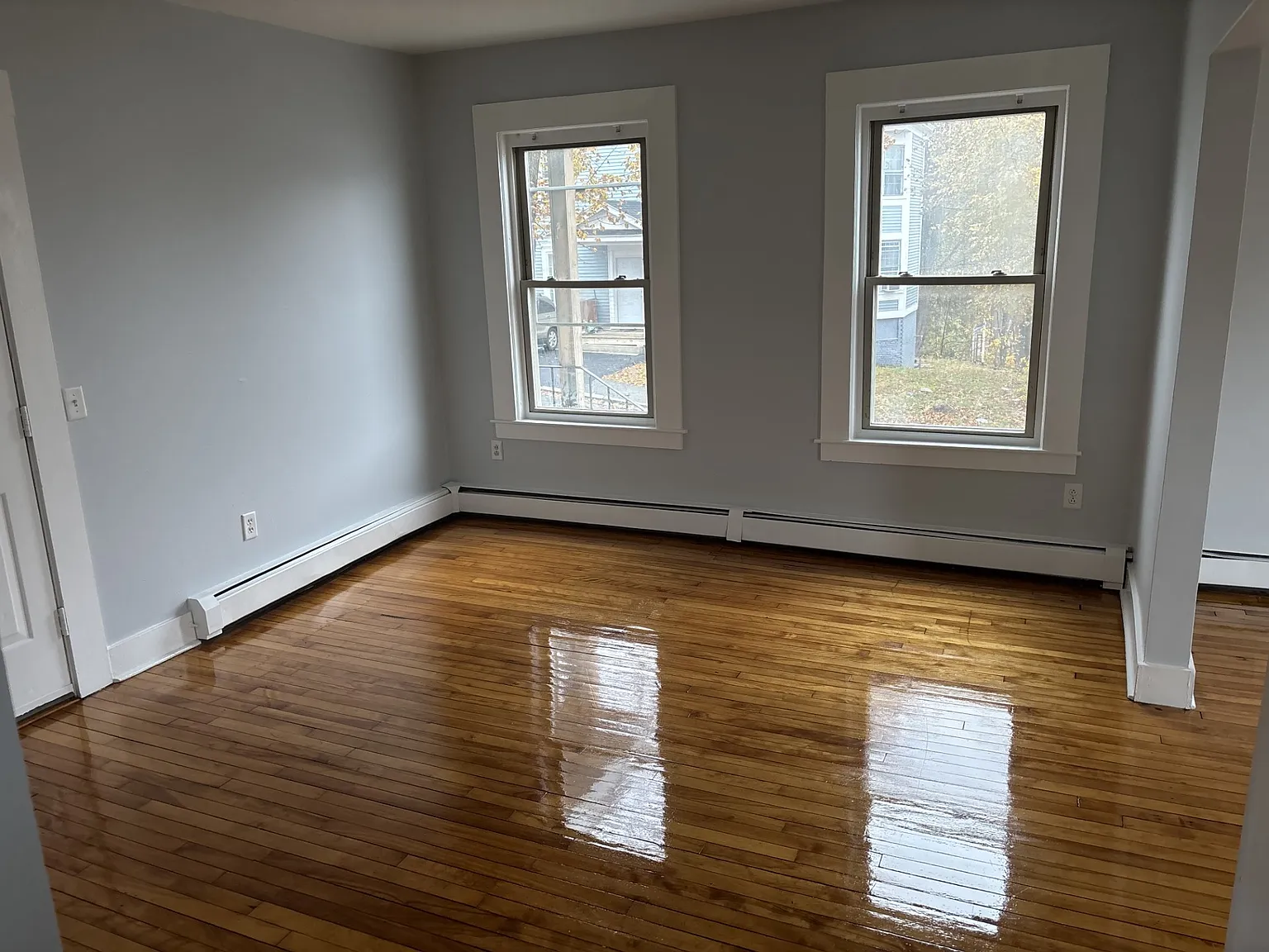 3 bed, 944 sqft, $2,100 — Photo 3