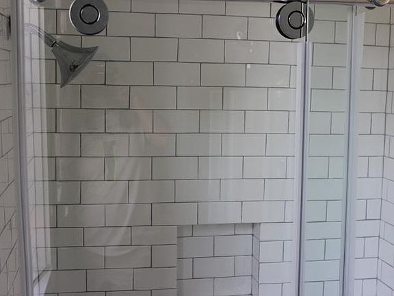 5th image of 602 E McLoughlin Blvd APT 3