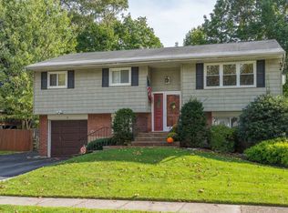 4 Alice Ln, Commack, NY 11725