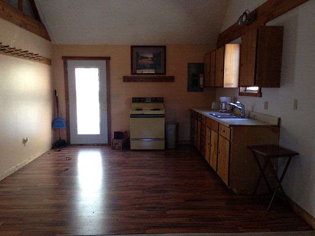 2nd image of 6908 Straight Creek Rd