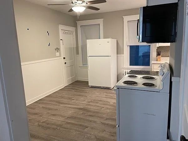 17 Green St #2 — Photo 6