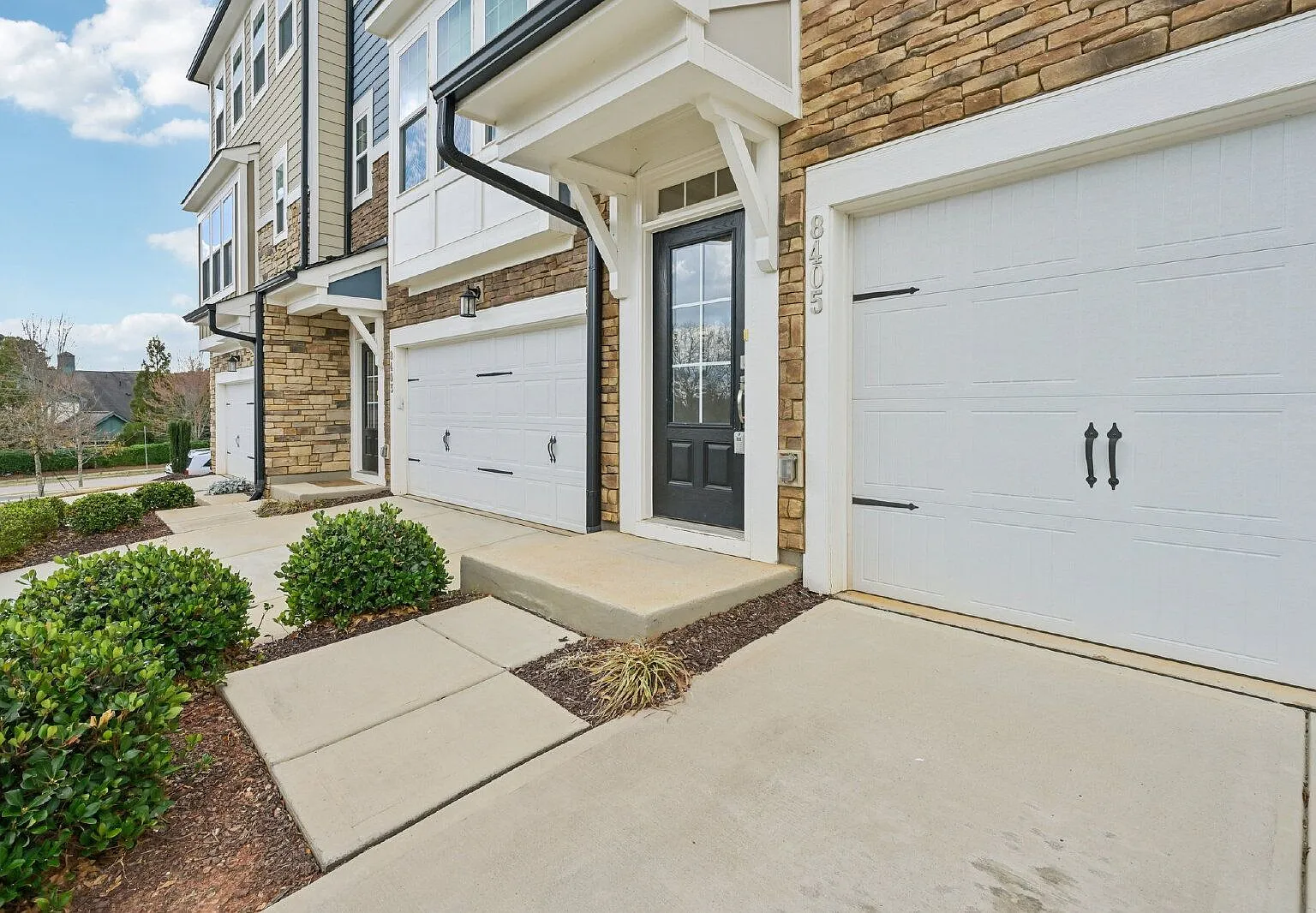 3 bed, 3.5 bath, 2611 sqft, $2,650 — Photo 3