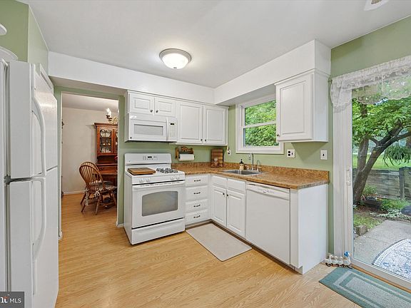 3rd image of 35 King Charles Ln