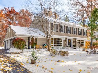 501 Rockefeller Rd, Lake Forest, IL 60045