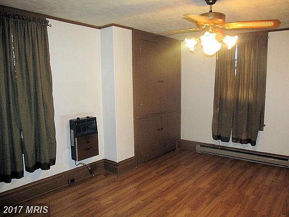4th image of 454 E Queen St