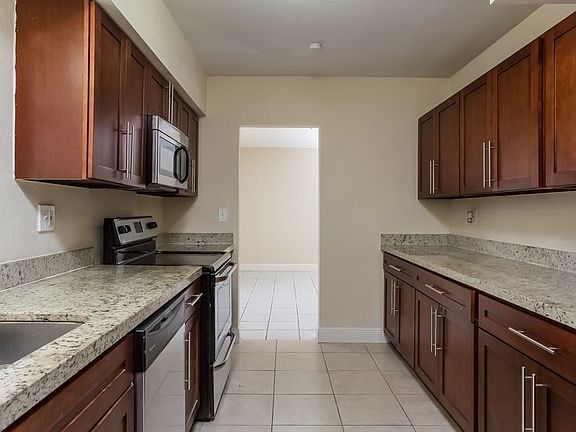 4th image of 9390 SW 181st St