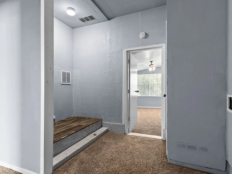 2709 Hillside Dr — Photo 5