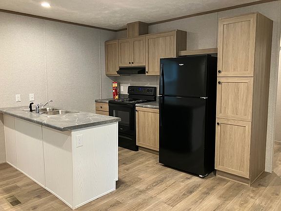 5th image of 104 Big Pine Dr