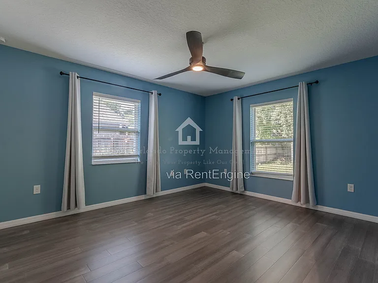 2403 Mayer St — Photo 25