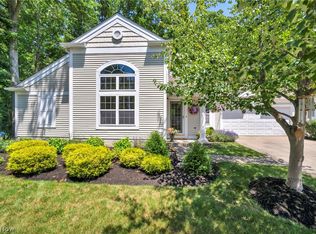 8970 Village Ct, Olmsted falls, OH 44138