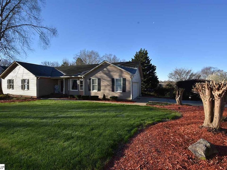 1st image of 3 Deerborne Dr