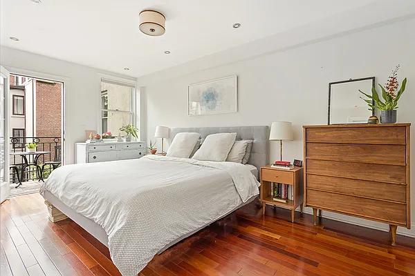 Sold by Compass | media 6