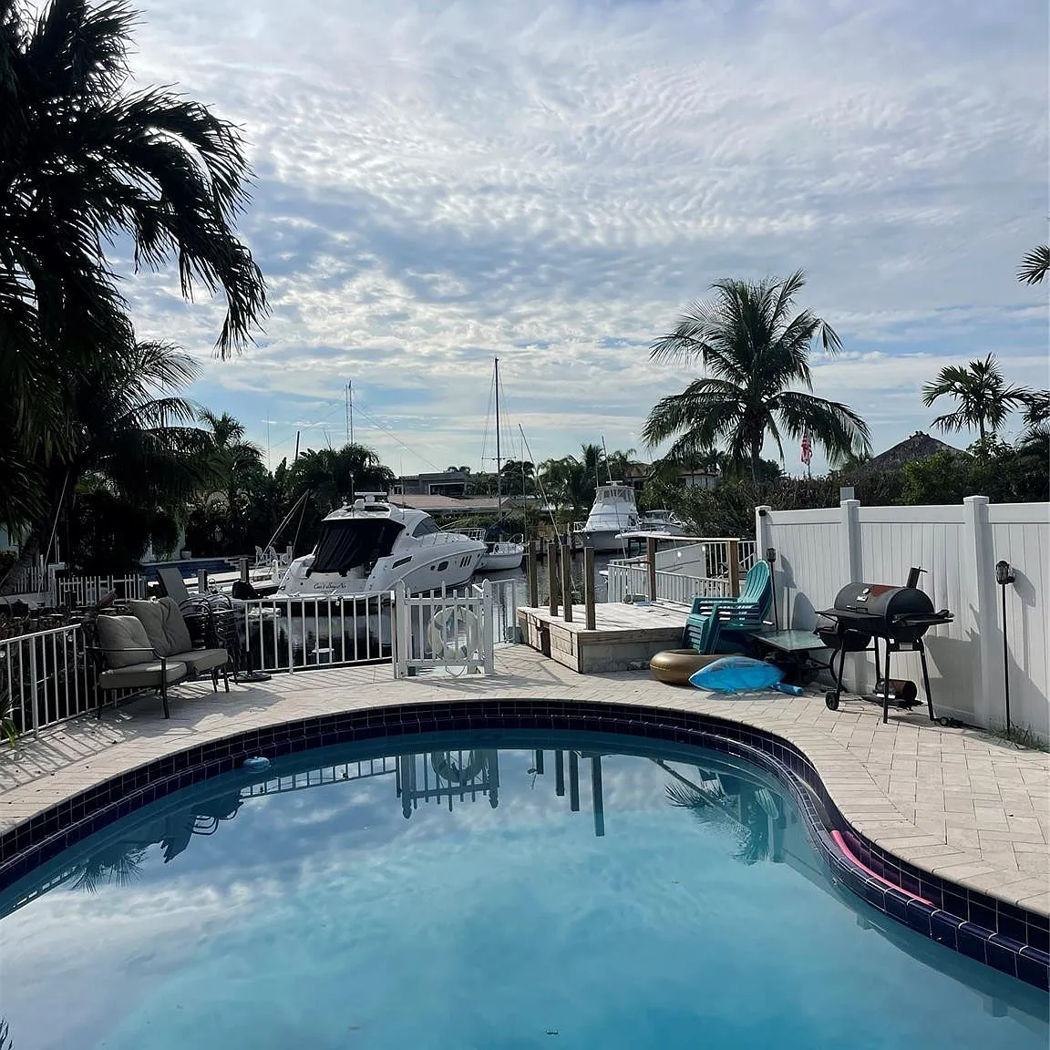 2 bed, 1.5 bath, 1096 sqft, $4,000 — Photo 2