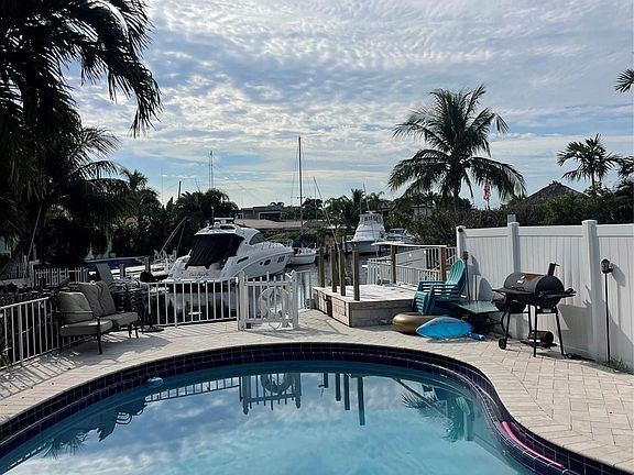 4th image of 2708 NE 14th Street Causeway #2