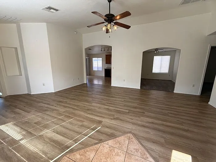 3 bed, 2.0 bath, 1446 sqft, $1,700 — Photo 3