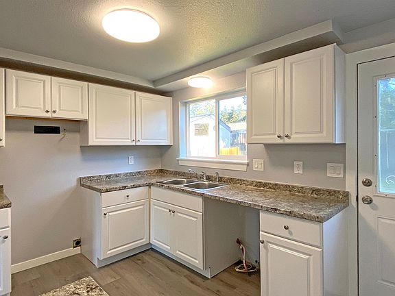 5th image of 2511 98th Street Ct S