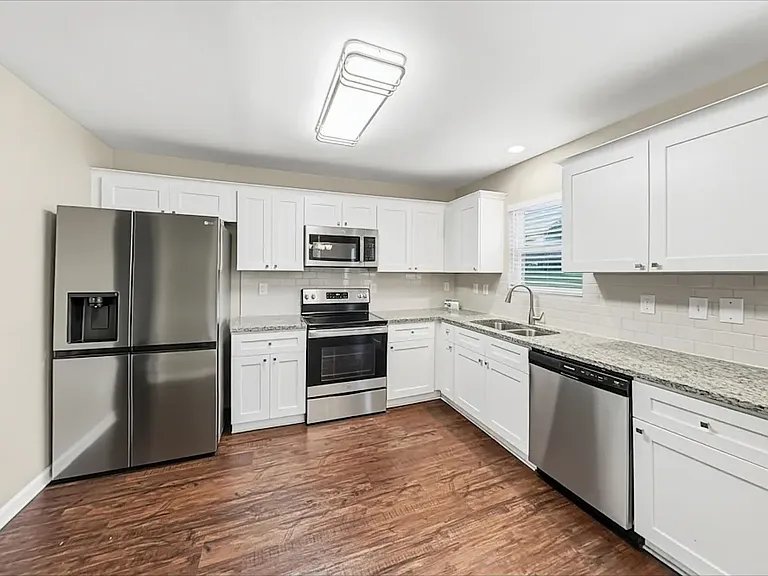 1381 Steven Dr — Photo 1