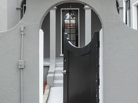 4th image of 788 Forest Ave