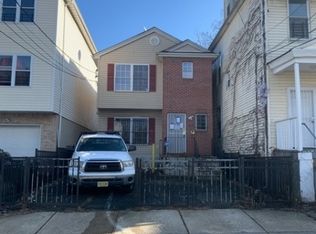 742 S 15th St, Newark, NJ 07103