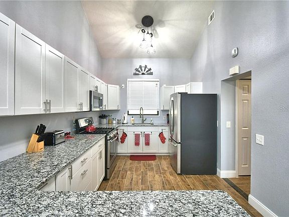 4th image of 609 Sweet Bay Cir