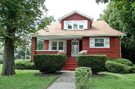 104 N Park Ave photo 1