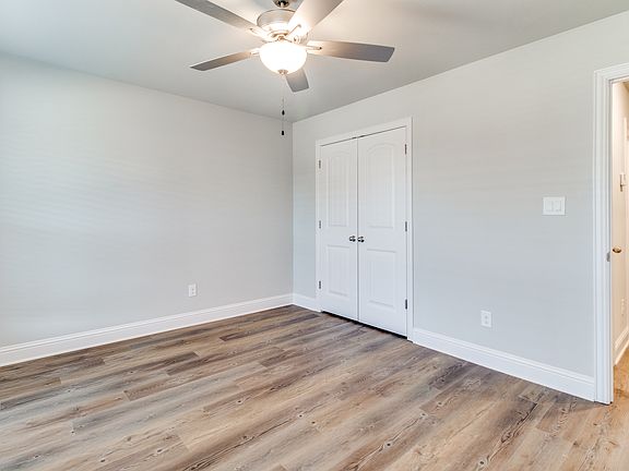 5th image of 2811 Orchid Dr