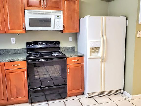 4th image of 1142 Hillside Ave #L