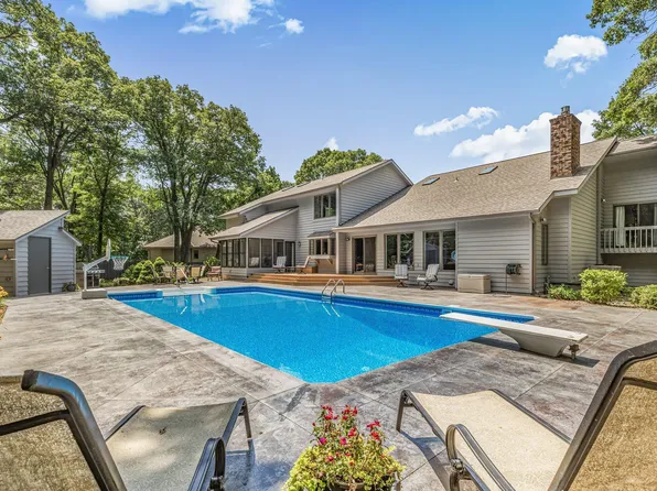 825 Meadowlawn Ct, Sartell, MN 56377