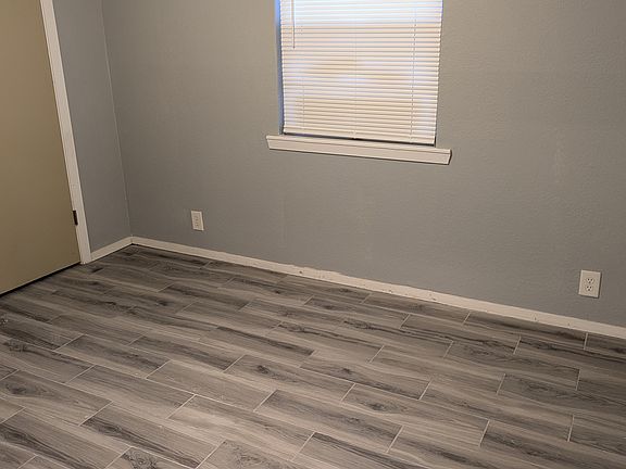 2nd image of 2415 Omaha St