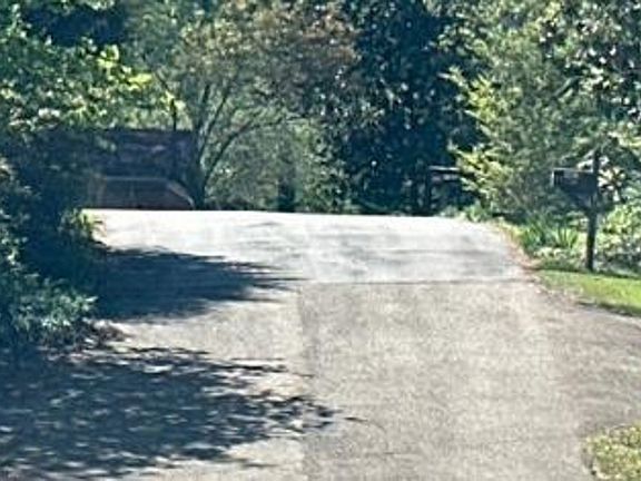 Exterior Neighborhood (street photo)