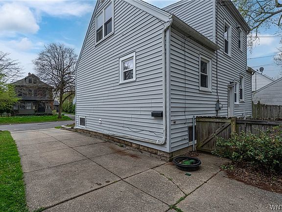 3rd image of 34 Cornell Ave