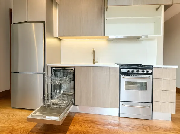 865 Willoughby Avenue image 3 of 13