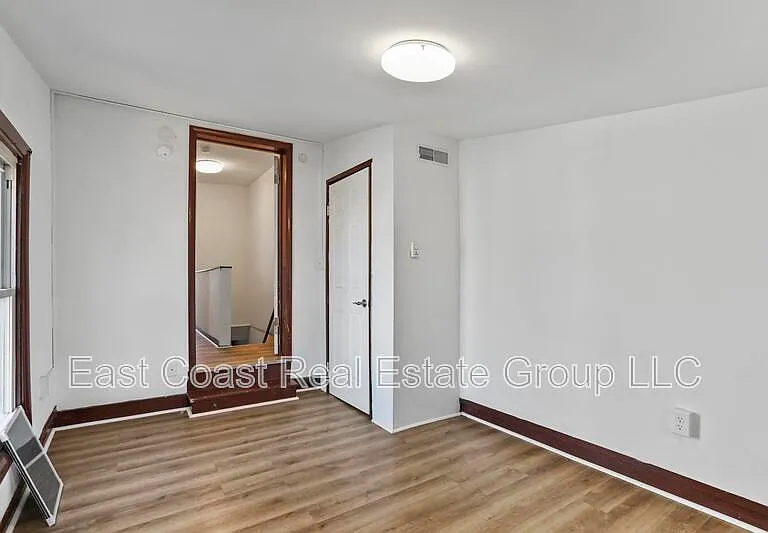 218 N College St — Photo 15
