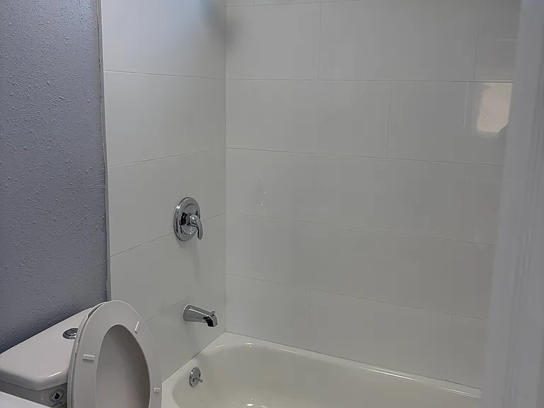 3323 Los Flores Blvd #E — Photo 27